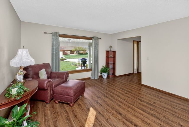 3309 Eula Drive, Urbandale, IA 50322