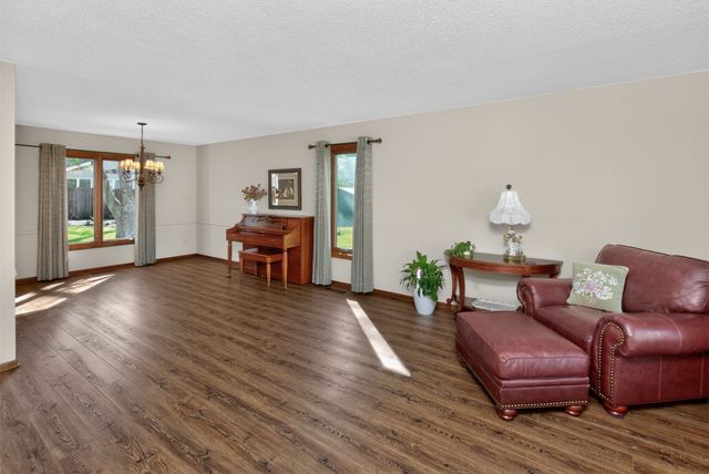 3309 Eula Drive, Urbandale, IA 50322