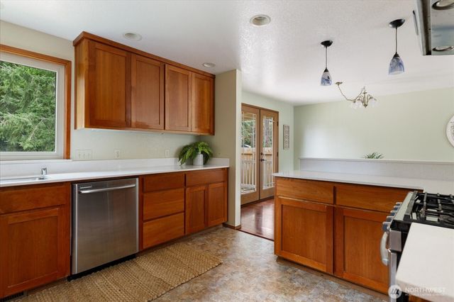 1864 NE 11th Avenue, Oak Harbor, WA 98277