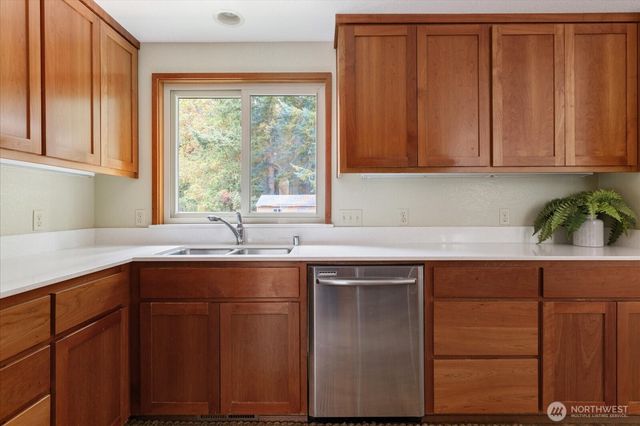 1864 NE 11th Avenue, Oak Harbor, WA 98277