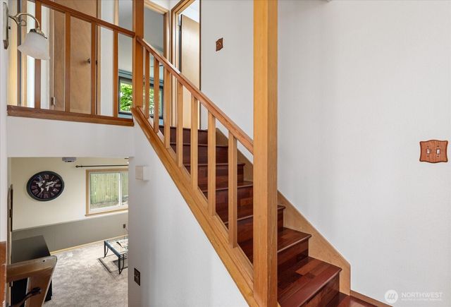 1864 NE 11th Avenue, Oak Harbor, WA 98277