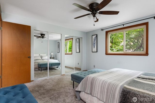 1864 NE 11th Avenue, Oak Harbor, WA 98277