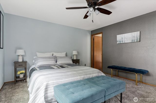 1864 NE 11th Avenue, Oak Harbor, WA 98277