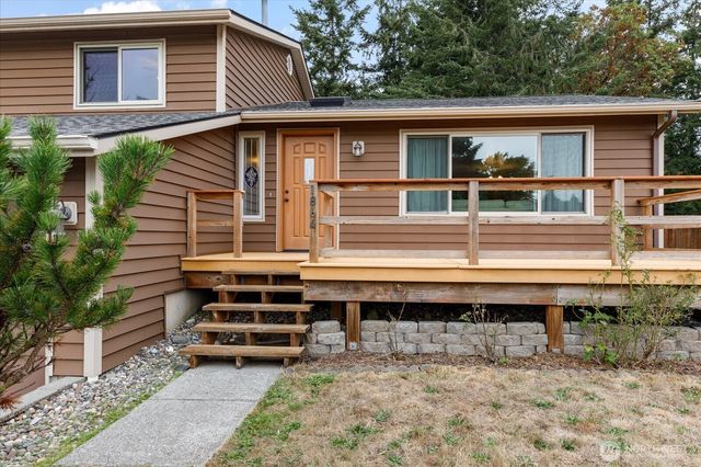 1864 NE 11th Avenue, Oak Harbor, WA 98277