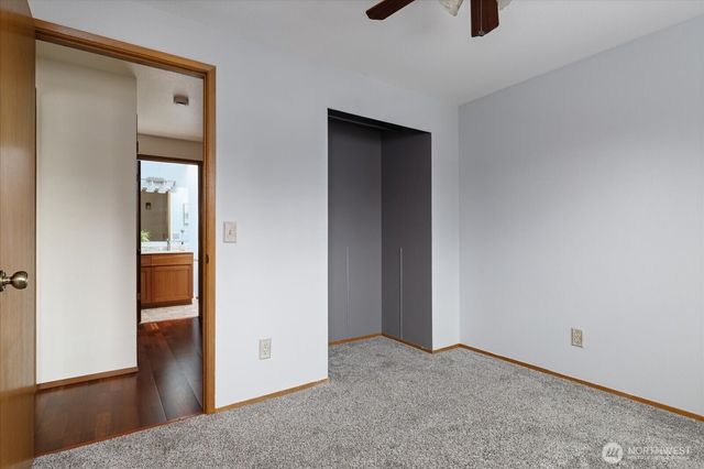 1864 NE 11th Avenue, Oak Harbor, WA 98277