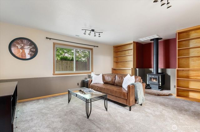 1864 NE 11th Avenue, Oak Harbor, WA 98277