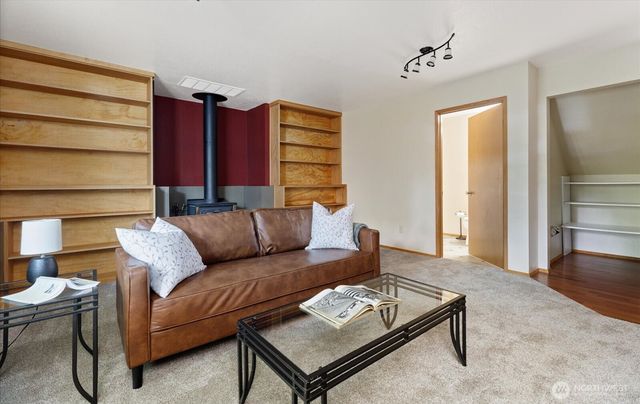 1864 NE 11th Avenue, Oak Harbor, WA 98277