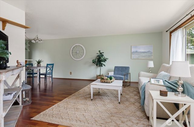 1864 NE 11th Avenue, Oak Harbor, WA 98277