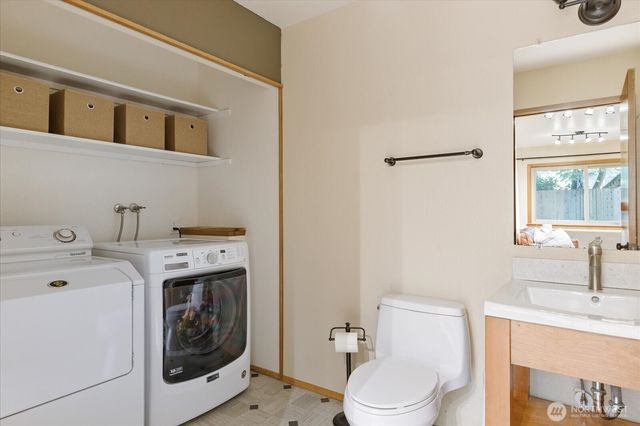 1864 NE 11th Avenue, Oak Harbor, WA 98277