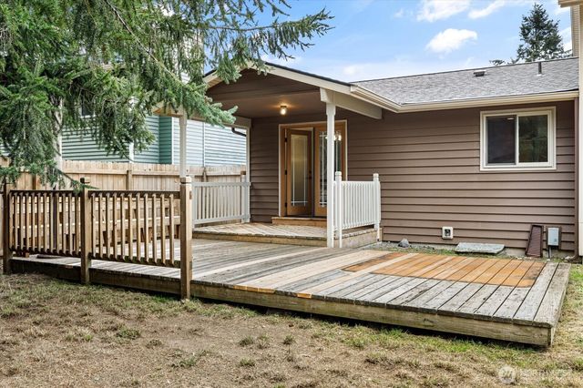 1864 NE 11th Avenue, Oak Harbor, WA 98277