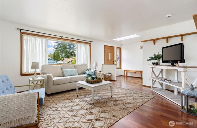 1864 NE 11th Avenue, Oak Harbor, WA 98277