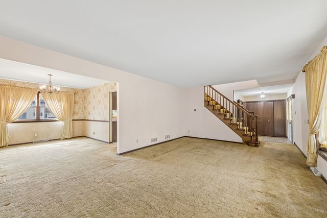 5017 Kenneth Drive, Crystal Lake, IL 60014