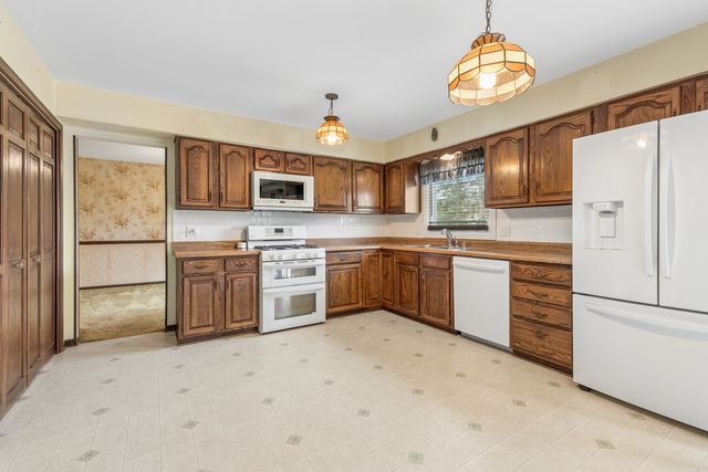 5017 Kenneth Drive, Crystal Lake, IL 60014