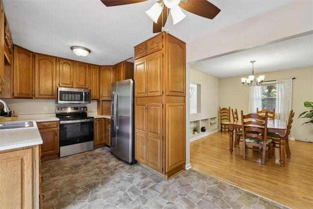 308 SE Trail Ridge Road, Grimes, IA 50111