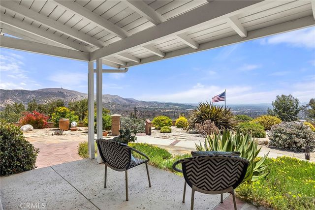 10311 Ladera Senda, North Tustin, CA 92705