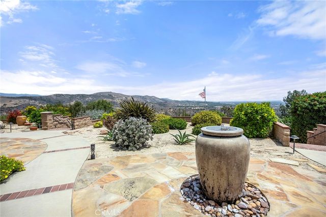 10311 Ladera Senda, North Tustin, CA 92705