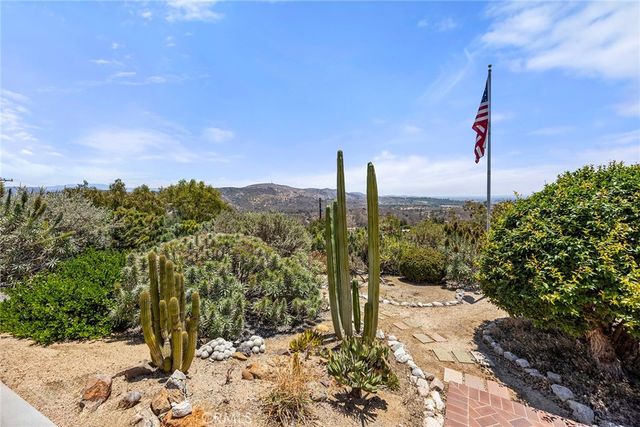 10311 Ladera Senda, North Tustin, CA 92705