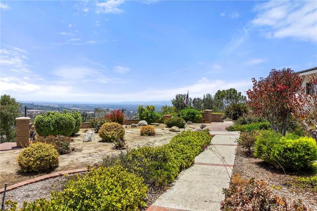 10311 Ladera Senda, North Tustin, CA 92705