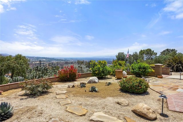 10311 Ladera Senda, North Tustin, CA 92705