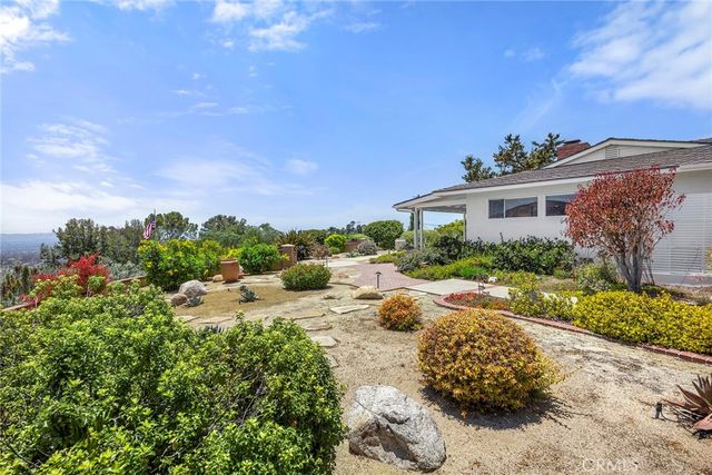 10311 Ladera Senda, North Tustin, CA 92705