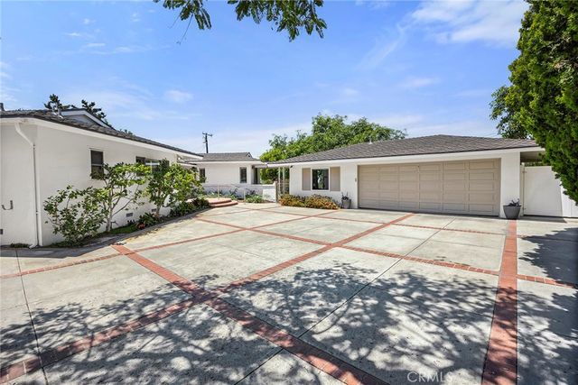 10311 Ladera Senda, North Tustin, CA 92705