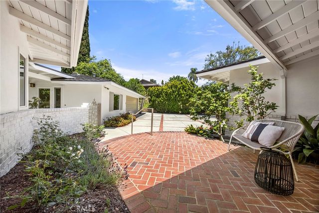 10311 Ladera Senda, North Tustin, CA 92705
