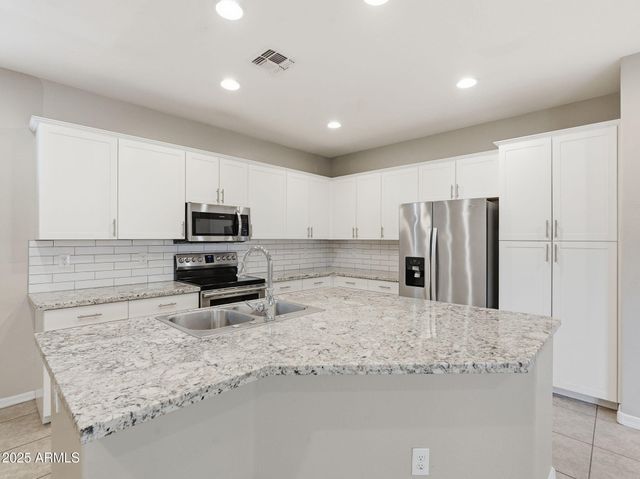 2251 S OSBORN Lane, Gilbert, AZ 85295