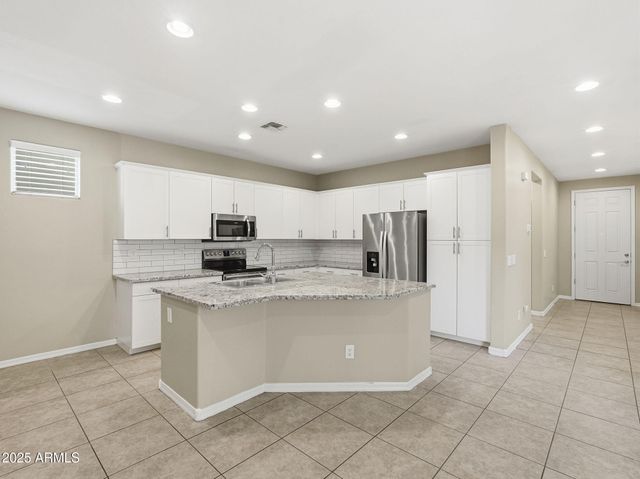 2251 S OSBORN Lane, Gilbert, AZ 85295