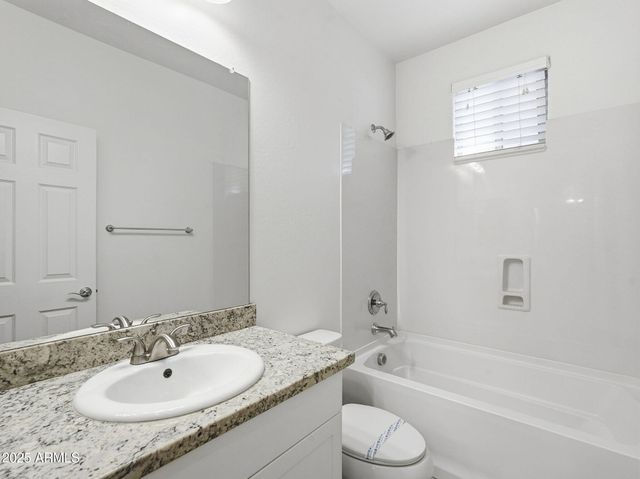 2251 S OSBORN Lane, Gilbert, AZ 85295