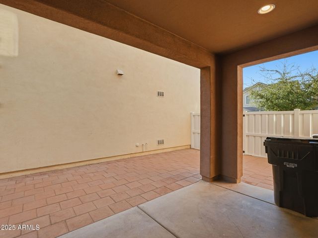 2251 S OSBORN Lane, Gilbert, AZ 85295