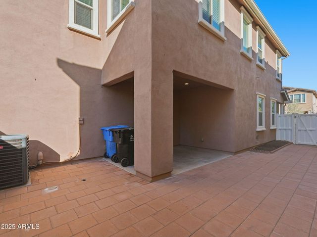2251 S OSBORN Lane, Gilbert, AZ 85295