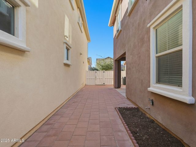 2251 S OSBORN Lane, Gilbert, AZ 85295