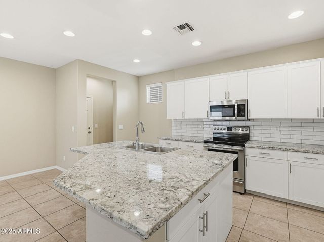 2251 S OSBORN Lane, Gilbert, AZ 85295