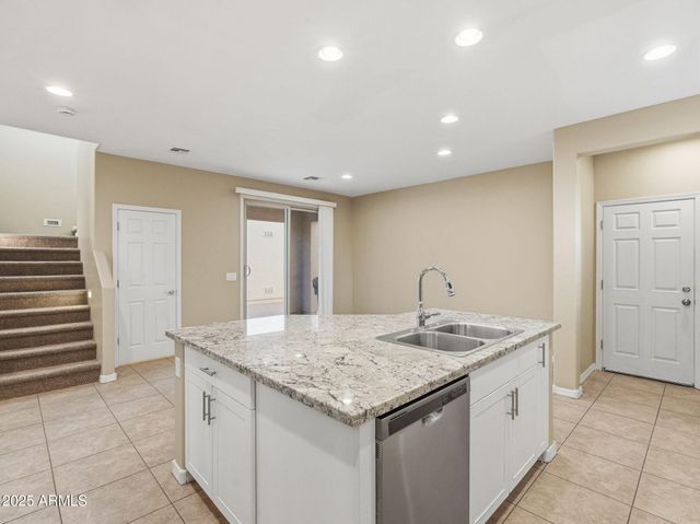 2251 S OSBORN Lane, Gilbert, AZ 85295