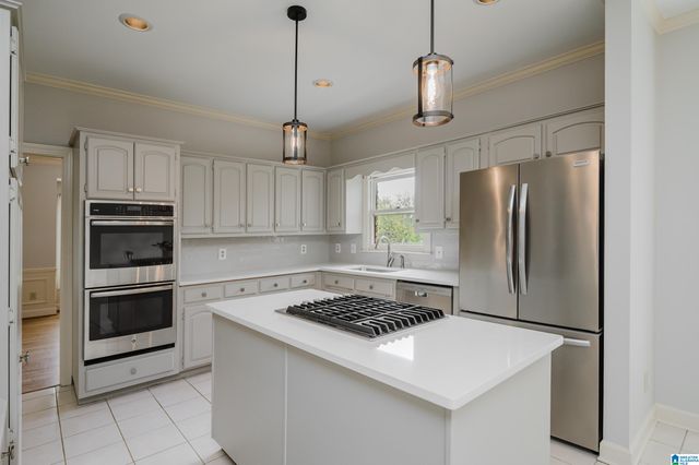 1009 LAKE POINT LANE, Hoover, AL 35244