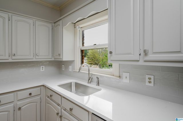 1009 LAKE POINT LANE, Hoover, AL 35244