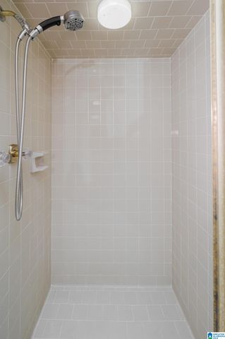 1009 LAKE POINT LANE, Hoover, AL 35244