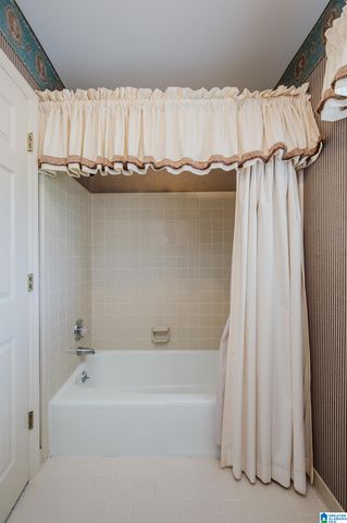 1009 LAKE POINT LANE, Hoover, AL 35244