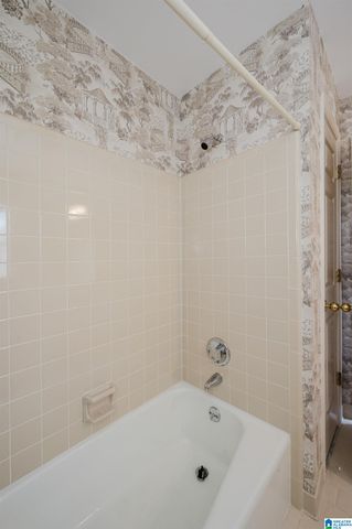 1009 LAKE POINT LANE, Hoover, AL 35244