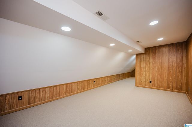 1009 LAKE POINT LANE, Hoover, AL 35244