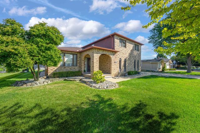 18609 Beatrice Street, Clinton Township, MI 48036