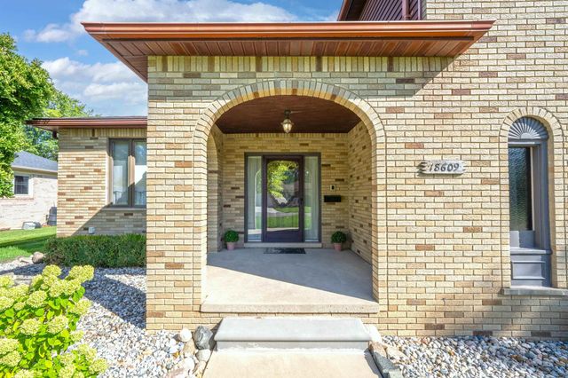 18609 Beatrice Street, Clinton Township, MI 48036