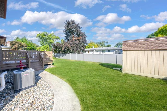 18609 Beatrice Street, Clinton Township, MI 48036