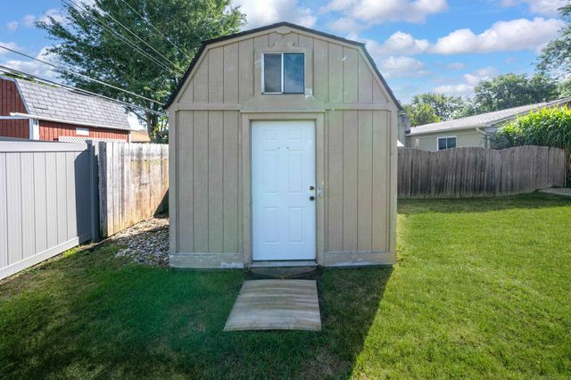 18609 Beatrice Street, Clinton Township, MI 48036