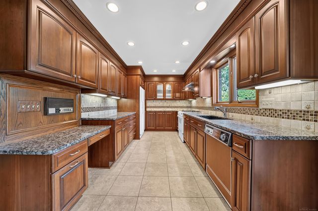 18609 Beatrice Street, Clinton Township, MI 48036