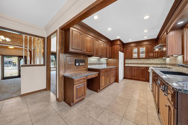 18609 Beatrice Street, Clinton Township, MI 48036