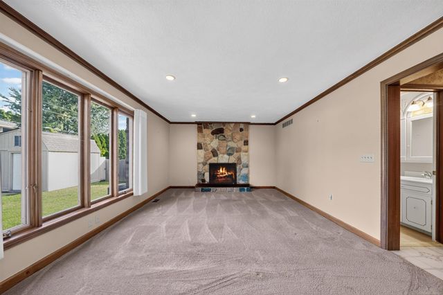 18609 Beatrice Street, Clinton Township, MI 48036