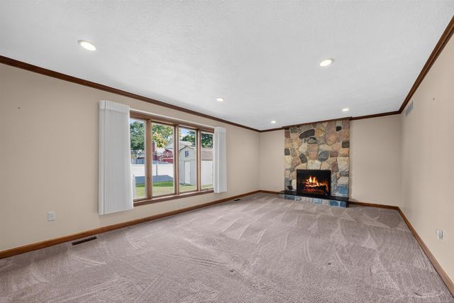 18609 Beatrice Street, Clinton Township, MI 48036