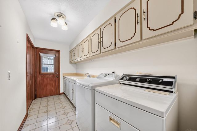 18609 Beatrice Street, Clinton Township, MI 48036