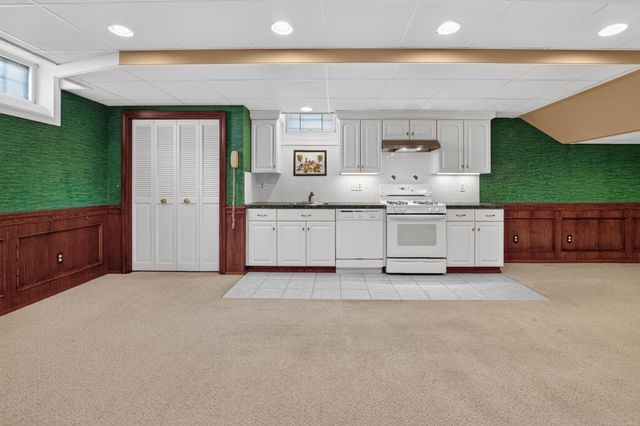 18609 Beatrice Street, Clinton Township, MI 48036